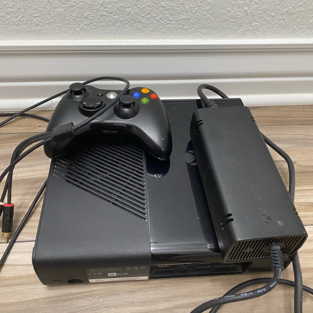 Xbox 360 - Picture 4 of 4